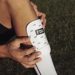 Fußball Schienbeinschoner - Classic FOUL design(3)